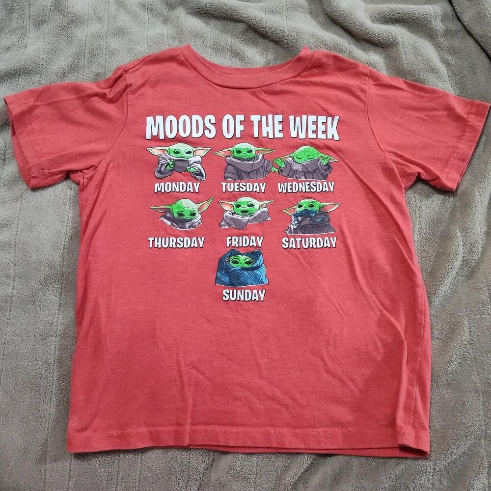 Star Wars Baby Yoda faded red t-shirt Small 6/7 days of the week kids